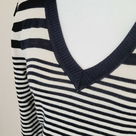 Pink Rose Black and White Stripe V-Neck Pullover Sweater Size Large - Picture 6 of 8